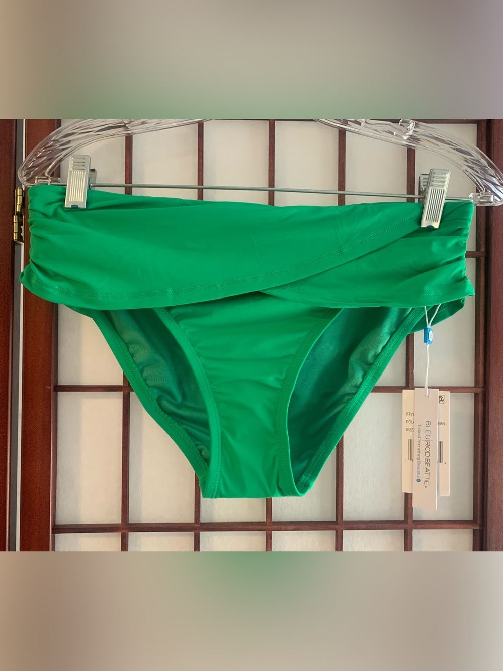NWT Bleu Rod Beattie Island Green Overlay Bikini Bottoms in Size 6